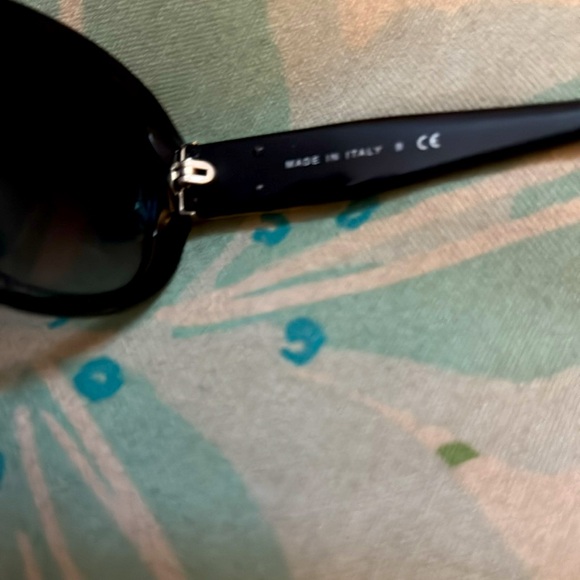 Chanel Black Sunglasses with Quilted Case - Picture 6 of 8